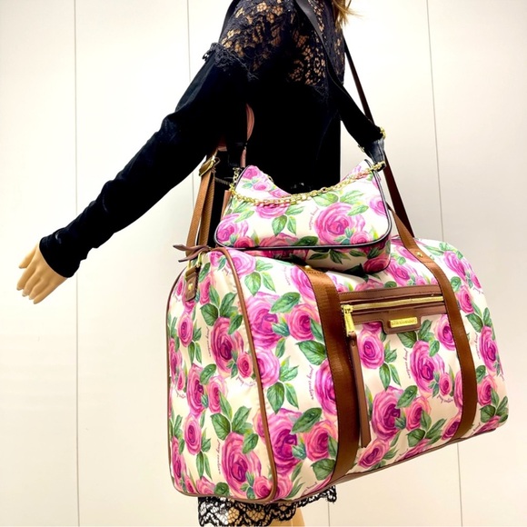 Juicy Couture Handbags - Juicy Couture Pink Rose 3pc. Travel Bag/Crossbody Set 🌹
